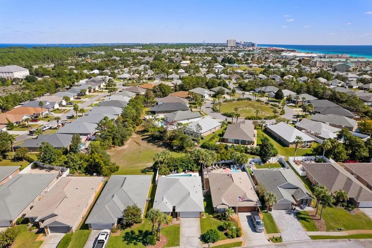 Holiday home Barefoot Escape Golf Cart Deals Gated Beach Access Destin
