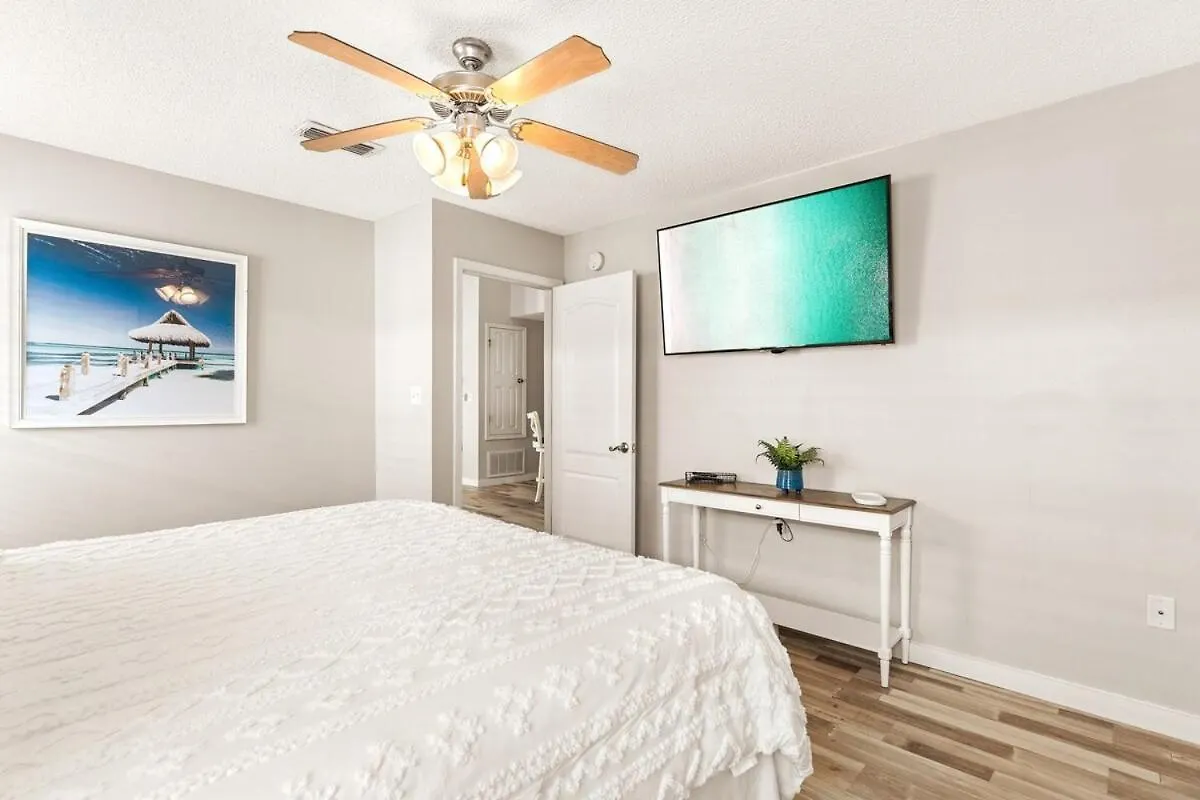 Barefoot Escape Golf Cart Deals Gated Beach Access Destin Holiday home