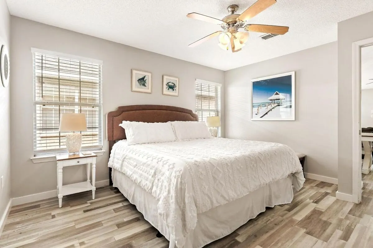 Barefoot Escape Golf Cart Deals Gated Beach Access Destin Holiday home