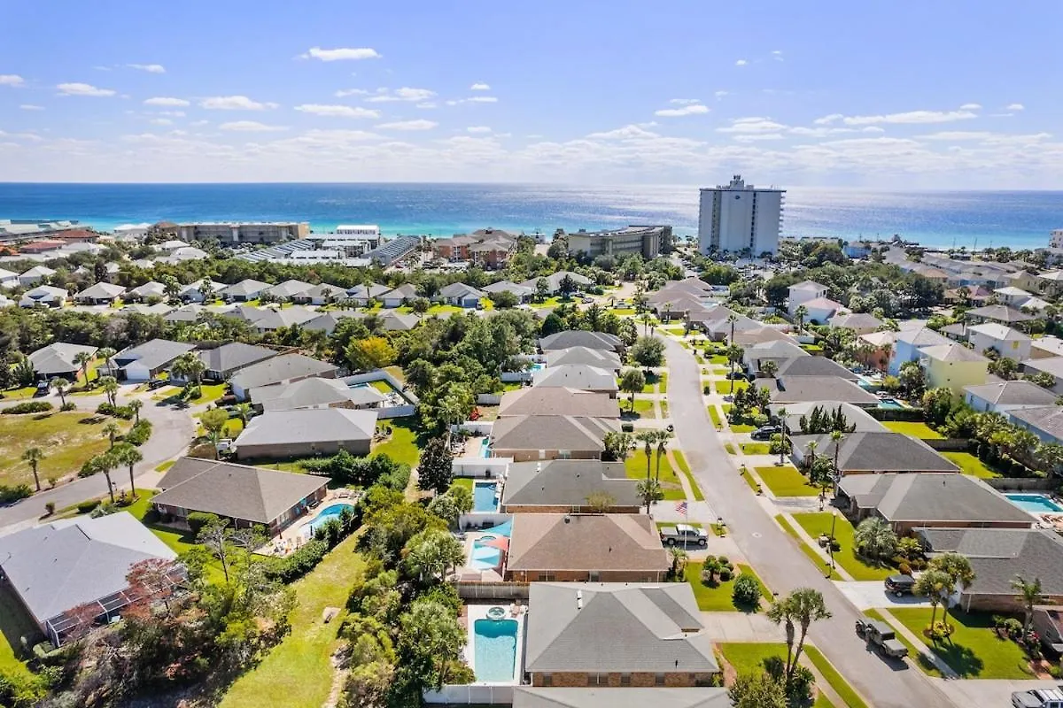 Barefoot Escape Golf Cart Deals Gated Beach Access Destin Holiday home